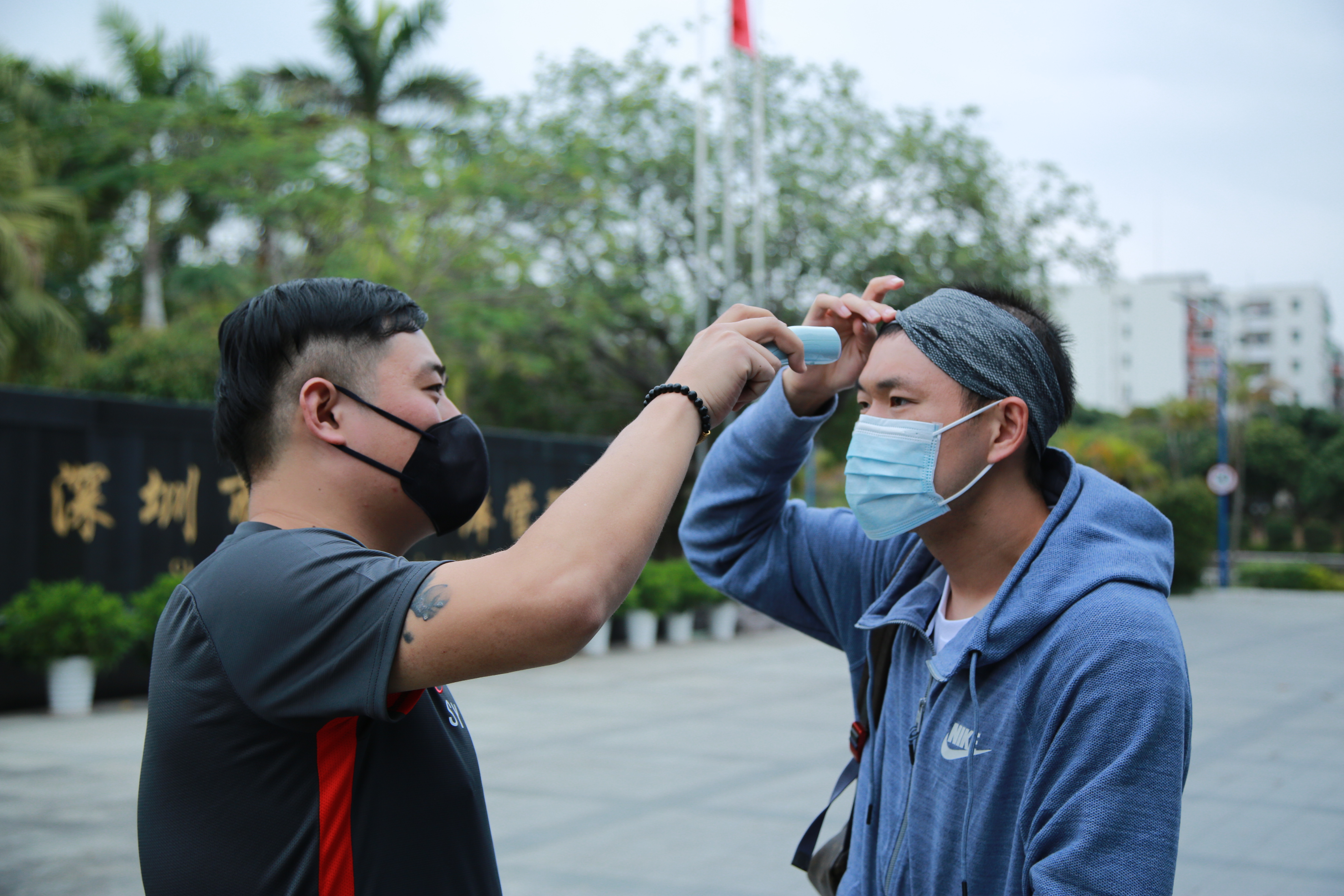 包含深圳佳兆业主场战平延边富德，寻求突破的词条
