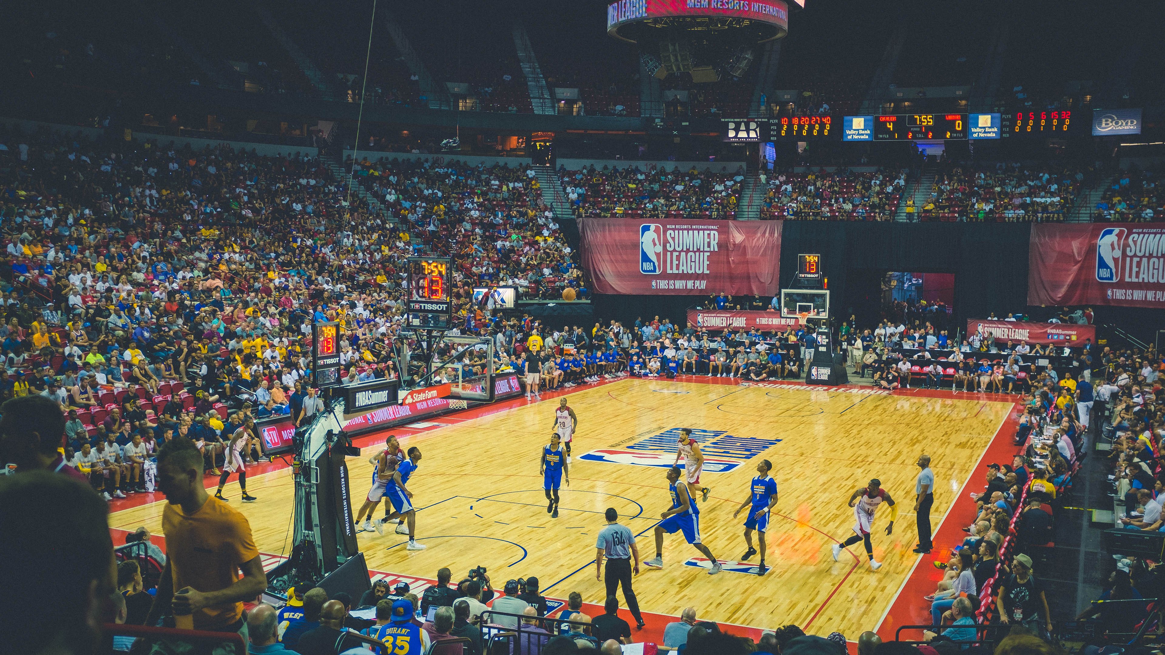 萨拉赫迎来二十赛季高光表现，公牛球迷沸腾！